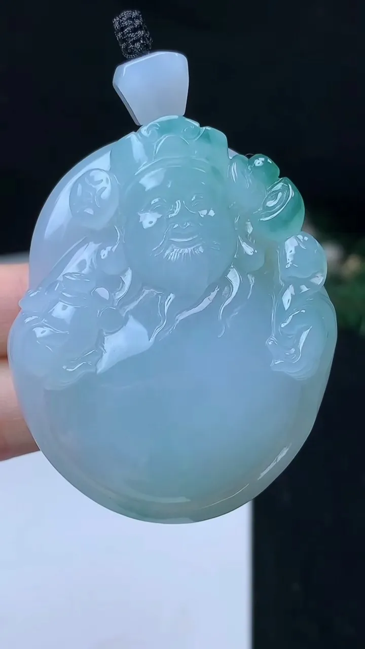 天然A货翡翠财神爷吊坠，尺寸54.5-44.5-12.5，重量:61.44g
11月8日