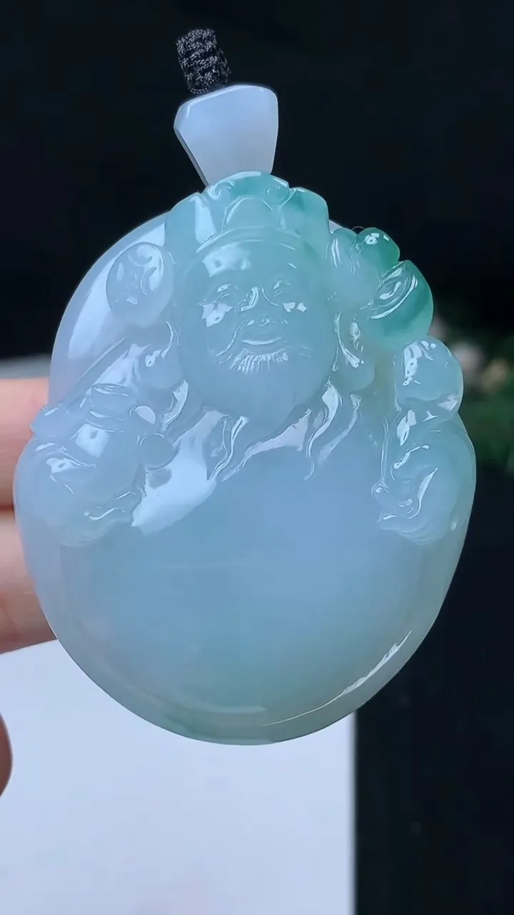 天然A货翡翠财神爷吊坠，尺寸54.5-44.5-12.5，重量:61.44g
11月8日