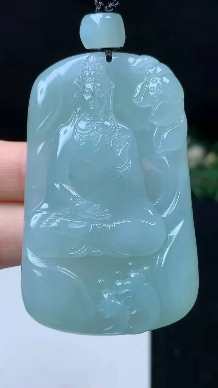 天然A货翡翠素衣观音吊坠，尺寸59.5-37.2-9.7，重量:53.62g
11月8日