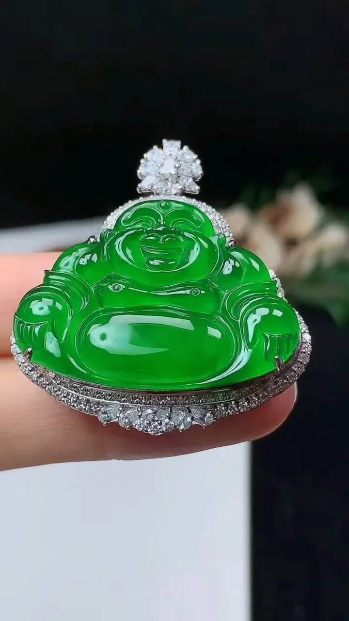 天然A货翡翠佛公吊坠，尺寸38.8-35.6-12.7，裸石23.9-32.8，重量:12.48g
11月8日