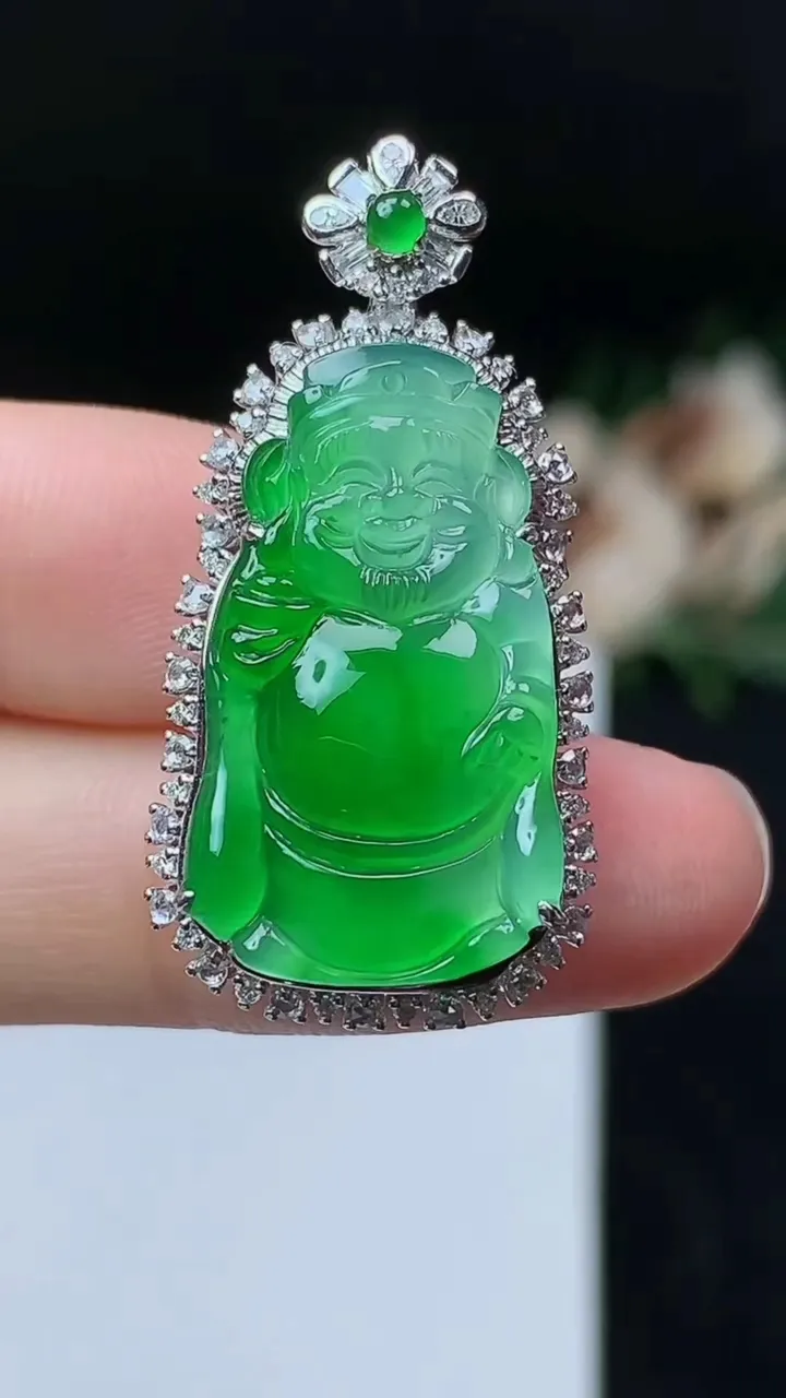天然A货翡翠财神爷吊坠，尺寸35.8-17-10.4，裸石24.8-14，重量:7.51g
11月8日