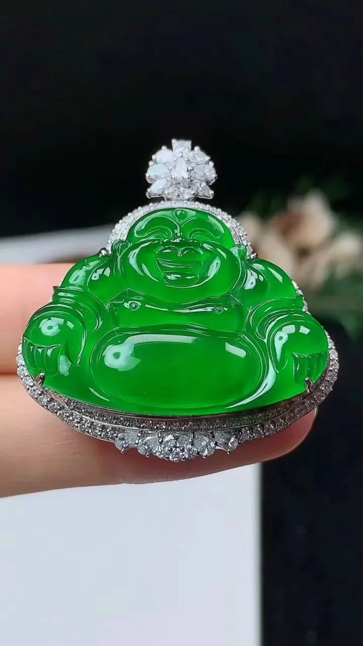 天然A货翡翠佛公吊坠，尺寸38.8-35.6-12.7，裸石23.9-32.8，重量:12.48g
