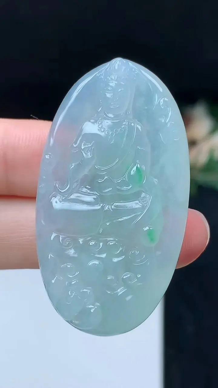 天然A货翡翠观音菩萨吊坠，尺寸46.2-25.5-5.5，重量:13.61g
11月8日