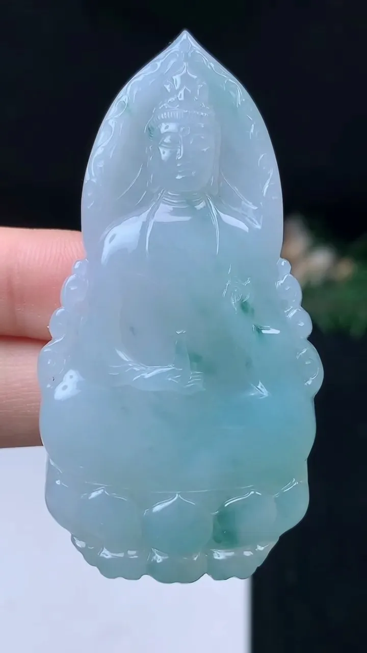 天然A货翡翠飘花素衣观音吊坠，尺寸61.9-30.9-6.1，重量:24.00g
11月8日