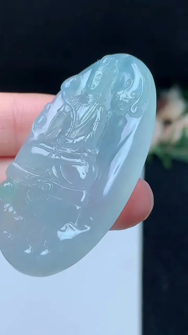 天然A货翡翠观音菩萨吊坠，尺寸47.4-27.5-5.2，重量:14.18g
11月8日