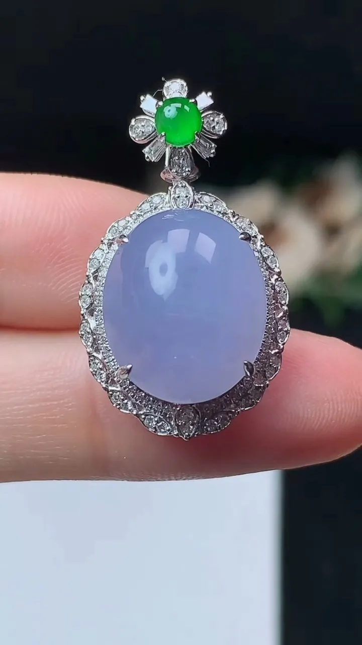 天然A货翡翠紫罗兰蛋面吊坠，尺寸29.9-17.3-11.6，裸石15.6-13，重量:5.62g
