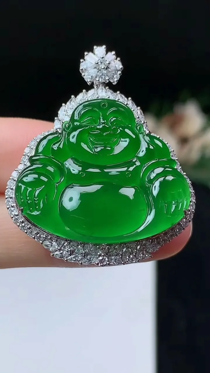 天然A货翡翠佛公吊坠，尺寸38-31-11.5，裸石23.9-27.8，重量:11.65g
11月8日