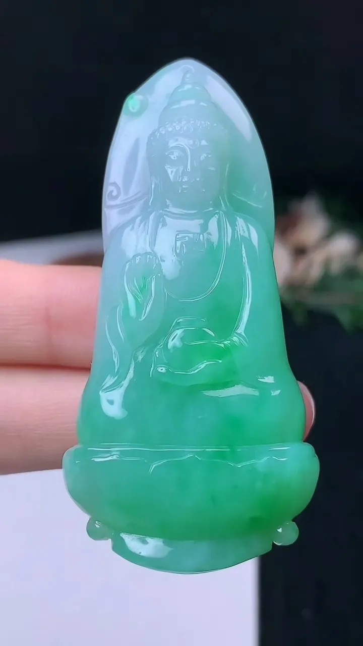 天然A货翡翠阿弥陀佛吊坠，尺寸66-30.6-12.2，重量:42.87g
11月8日