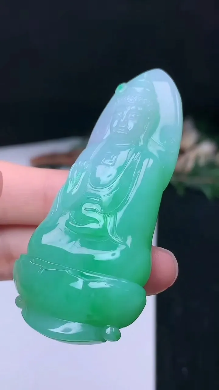 天然A货翡翠阿弥陀佛吊坠，尺寸66-30.6-12.2，重量:42.87g
11月8日