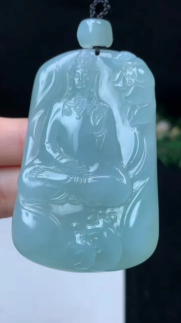 天然A货翡翠素衣观音吊坠，尺寸59.5-37.2-9.7，重量:53.62g
11月8日