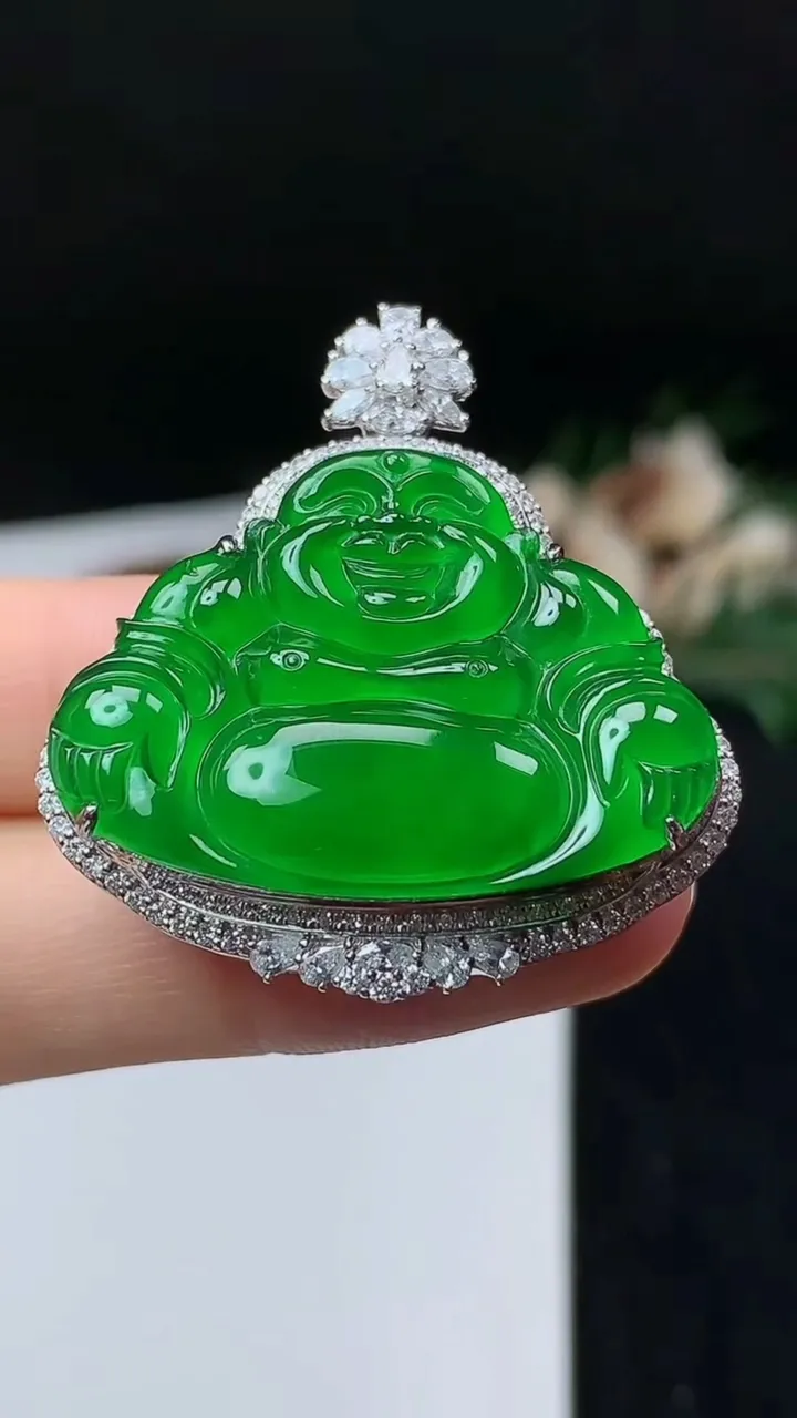 天然A货翡翠佛公吊坠，尺寸38.8-35.6-12.7，裸石23.9-32.8，重量:12.48g
