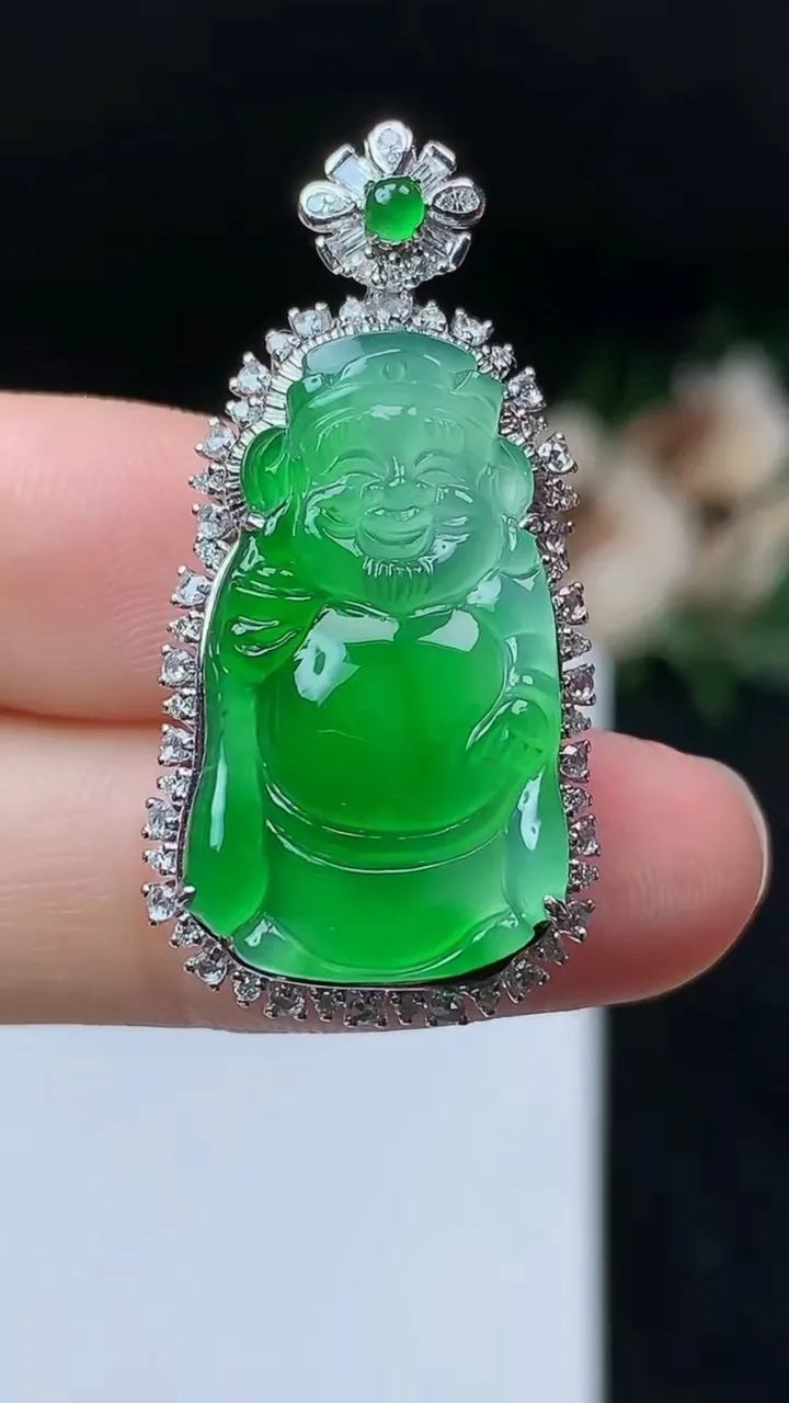 天然A货翡翠财神爷吊坠，尺寸35.8-17-10.4，裸石24.8-14，重量:7.51g
11月8