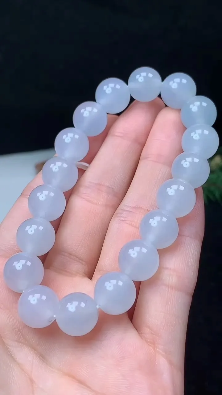 天然A货翡翠白冰圆珠手串，尺寸11-18颗，重量:41.32g11月8日
工厂直销收藏佳品,种好水足