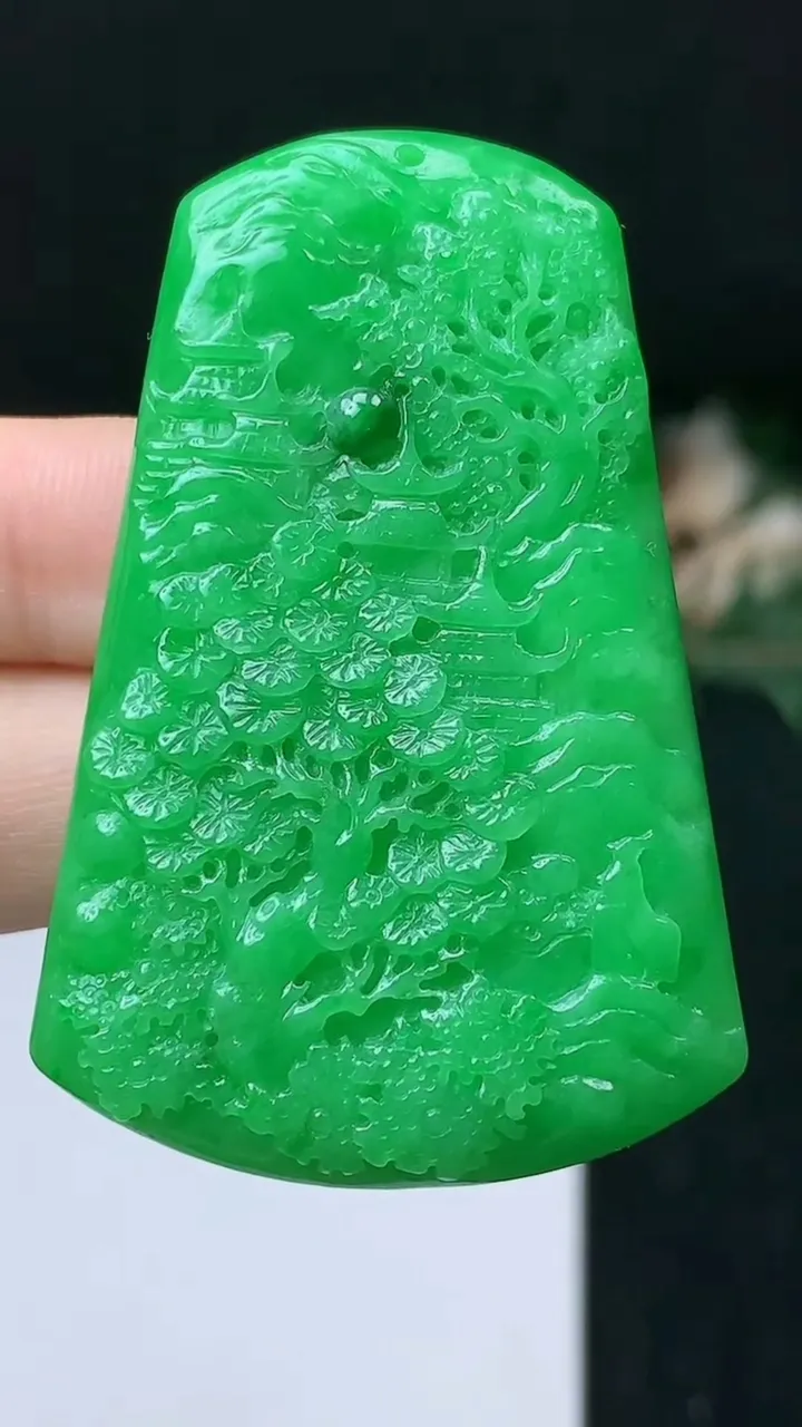 天然A货翡翠山水牌吊坠，尺寸53.6-35.2-4.7，重量:17.00g
11月8日