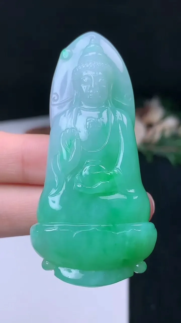 天然A货翡翠阿弥陀佛吊坠，尺寸66-30.6-12.2，重量:42.87g
11月8日