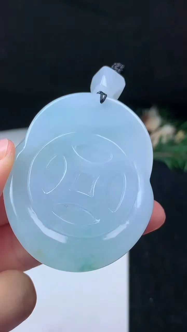 天然A货翡翠财神爷吊坠，尺寸54.5-44.5-12.5，重量:61.44g
11月8日