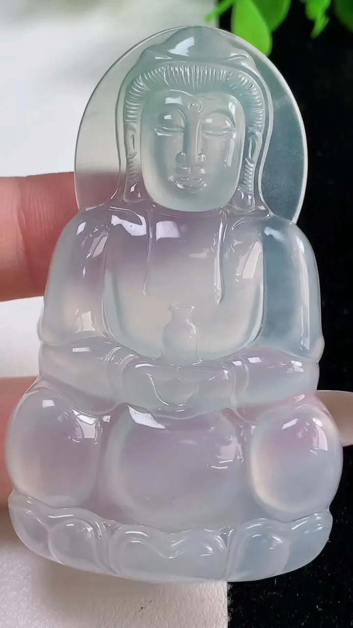 天然A货翡翠正装观音菩萨吊坠，尺寸67.7-39.8-6，重量:29.45g
11月9日