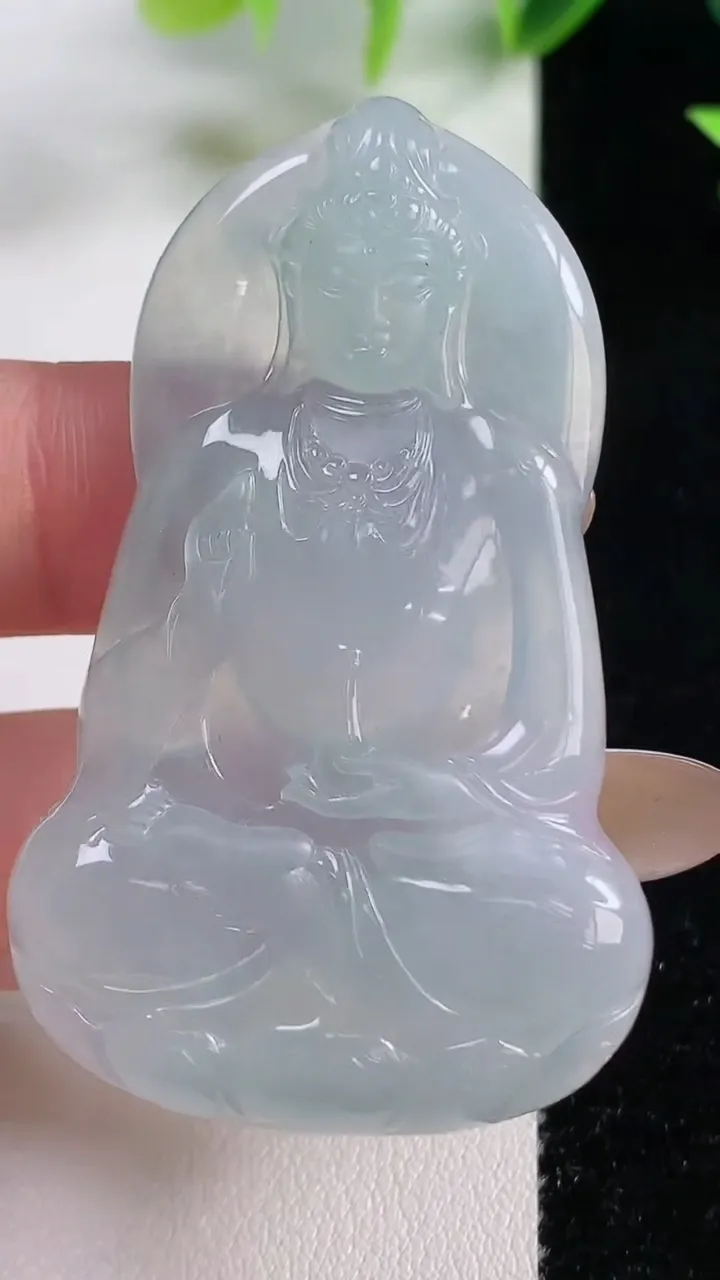 天然A货翡翠冰种飘花素衣观音菩萨吊坠，尺寸56-32.8-5，重量:18.30g
11月9日
