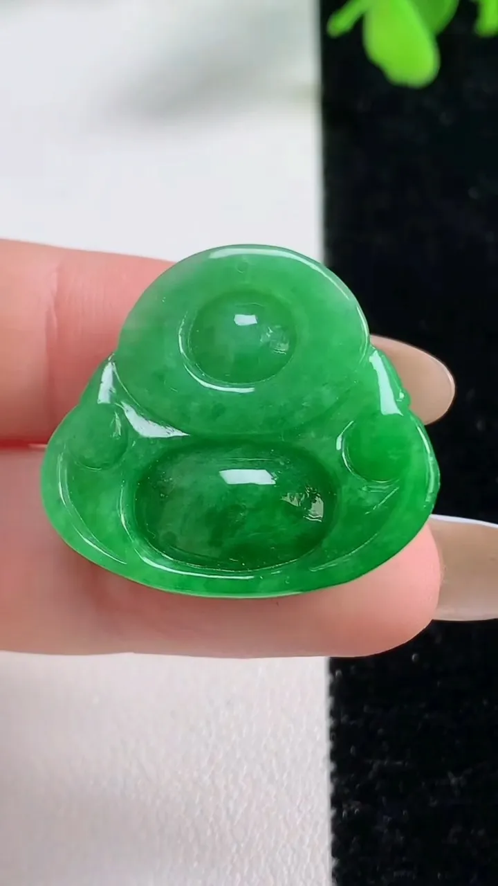 天然A货翡翠佛公吊坠，尺寸25.6-28-5.9，重量:6.64g
11月9日