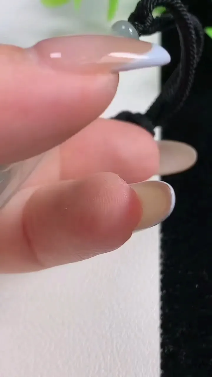 天然A货翡翠冰种飘花无相观音菩萨吊坠，尺寸52-30.7-5.2，重量:20.91g
11月9日