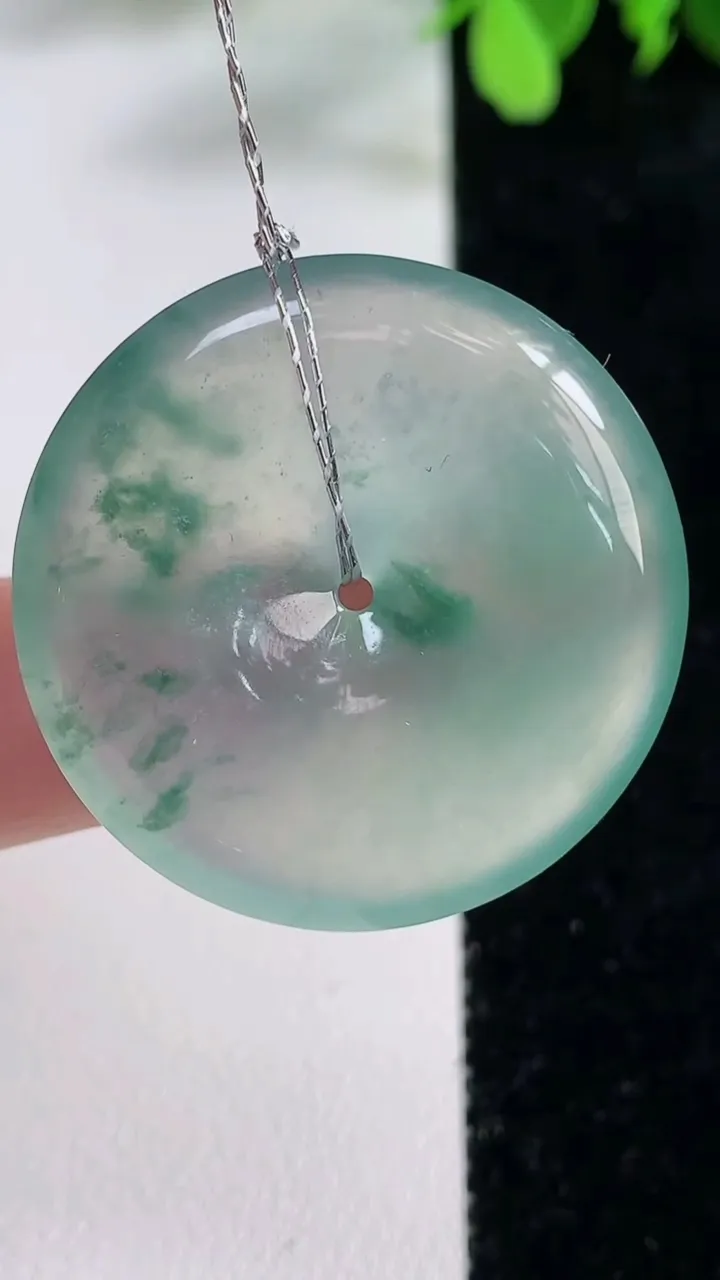 天然A货翡翠种飘花平安扣吊坠，尺寸31.2-5.7，重量:11.54g
11月9日