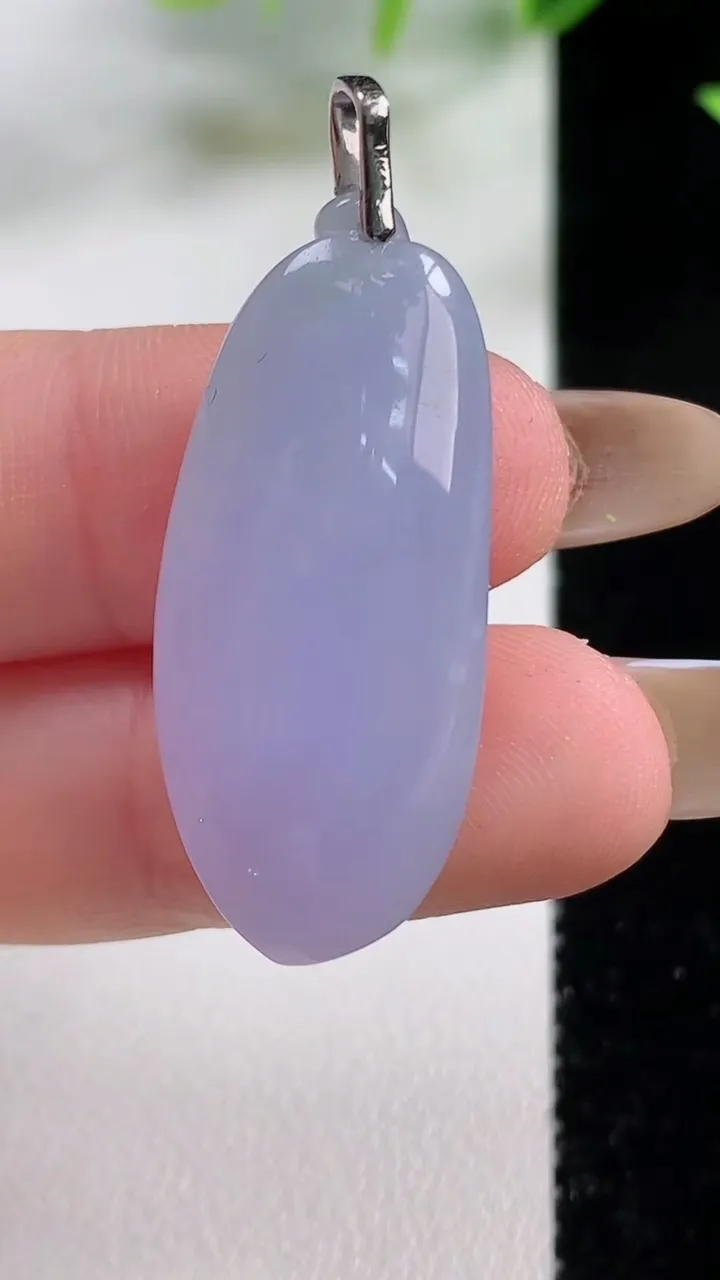 天然A货翡翠种紫罗兰福瓜吊坠，尺寸31-14.5-8.7，重量:7.62g
11月9日