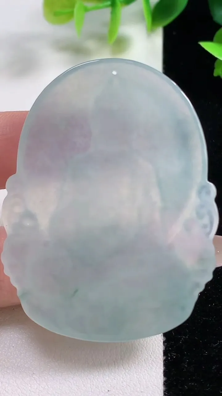 天然A货翡翠冰种飘花大日如来吊坠，尺寸54.8-42-5.5，重量:25.57g
11月9日