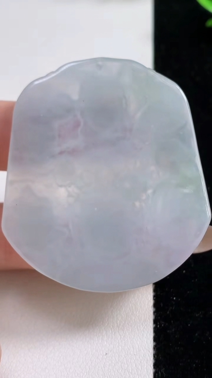 天然A货翡翠观音菩萨吊坠，尺寸53-46.4-4，重量:21.13g
11月9日