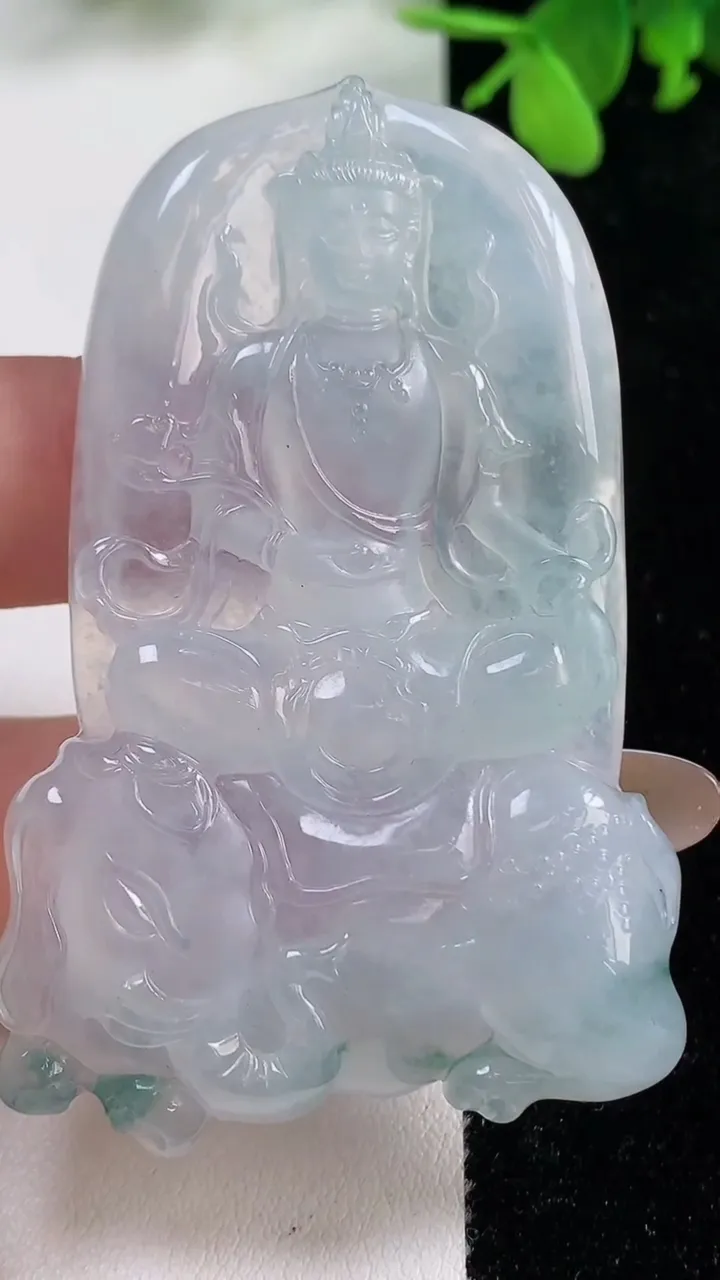 天然A货翡翠种飘花普贤菩萨吊坠，尺寸62.5-40.7-6.3，重量:34.50g
11月9日