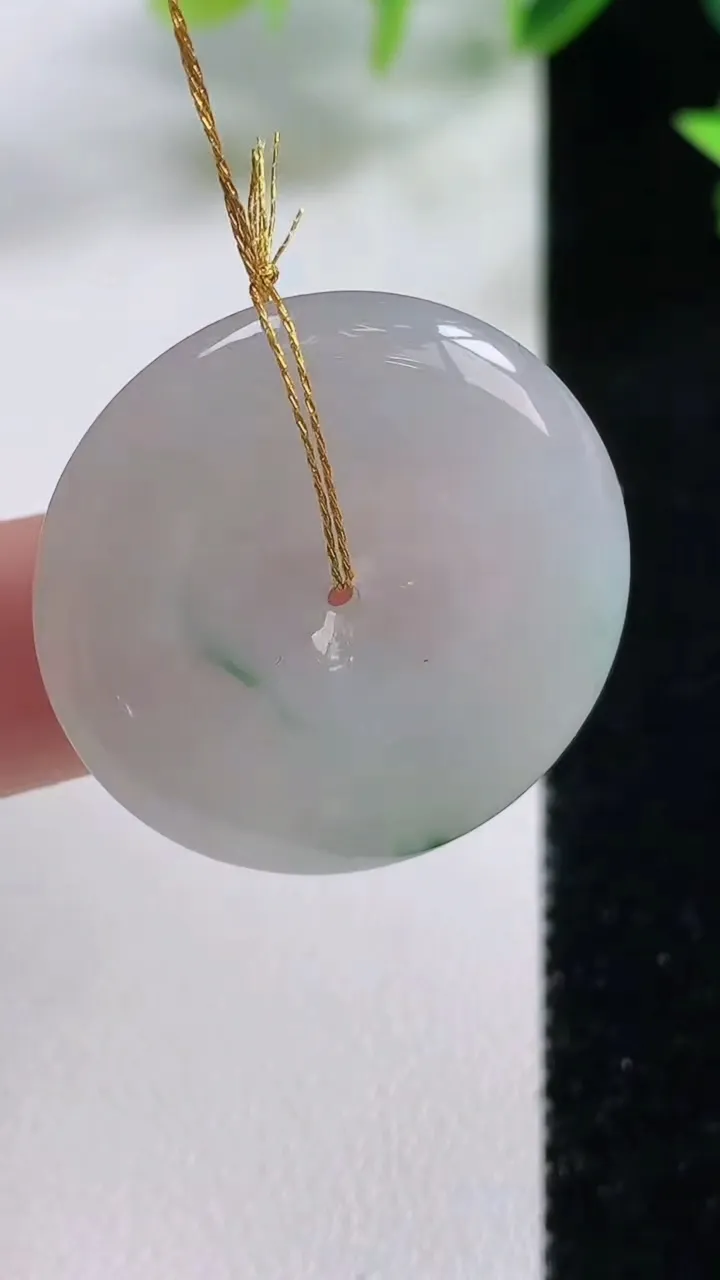 天然A货翡翠平安扣吊坠，尺寸28.5-5.3，重量:9.66g
11月9日