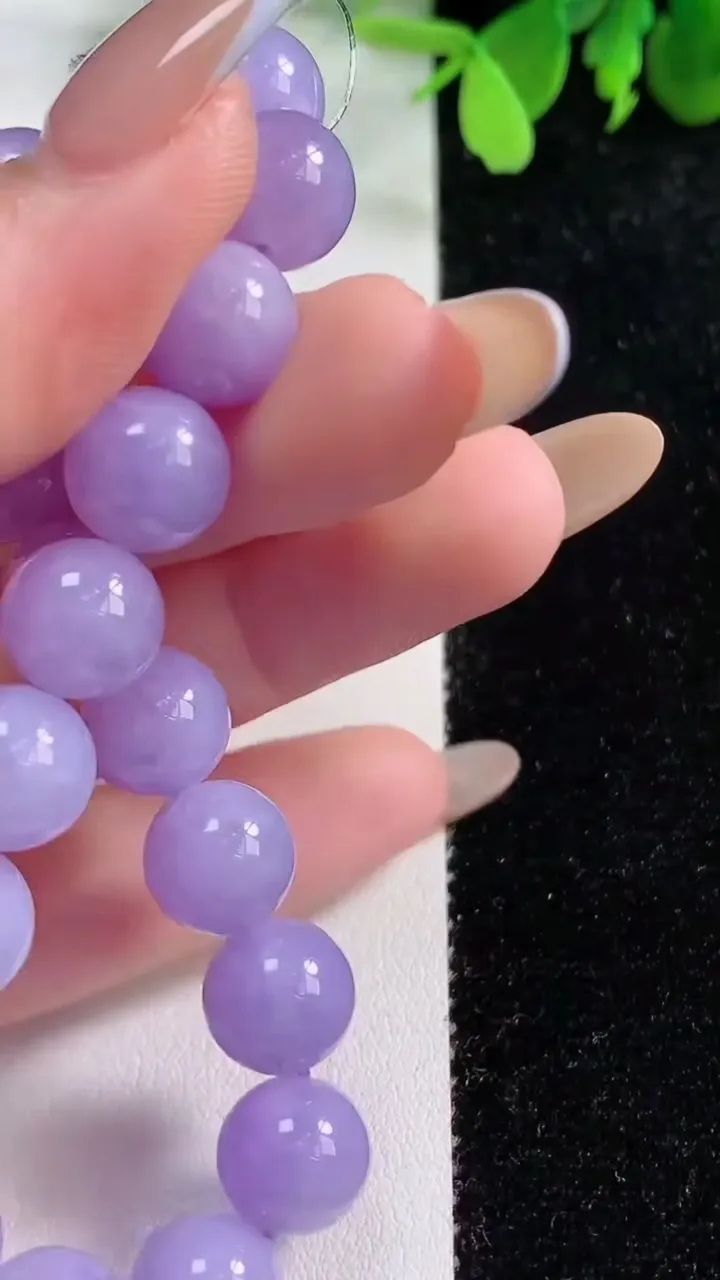 天然A货翡翠种紫罗兰圆珠手串20颗，尺寸10，重量:33.93g11月9日
工厂直销收藏佳品,种好水足，色泽均匀，有种有色，上手高大气！