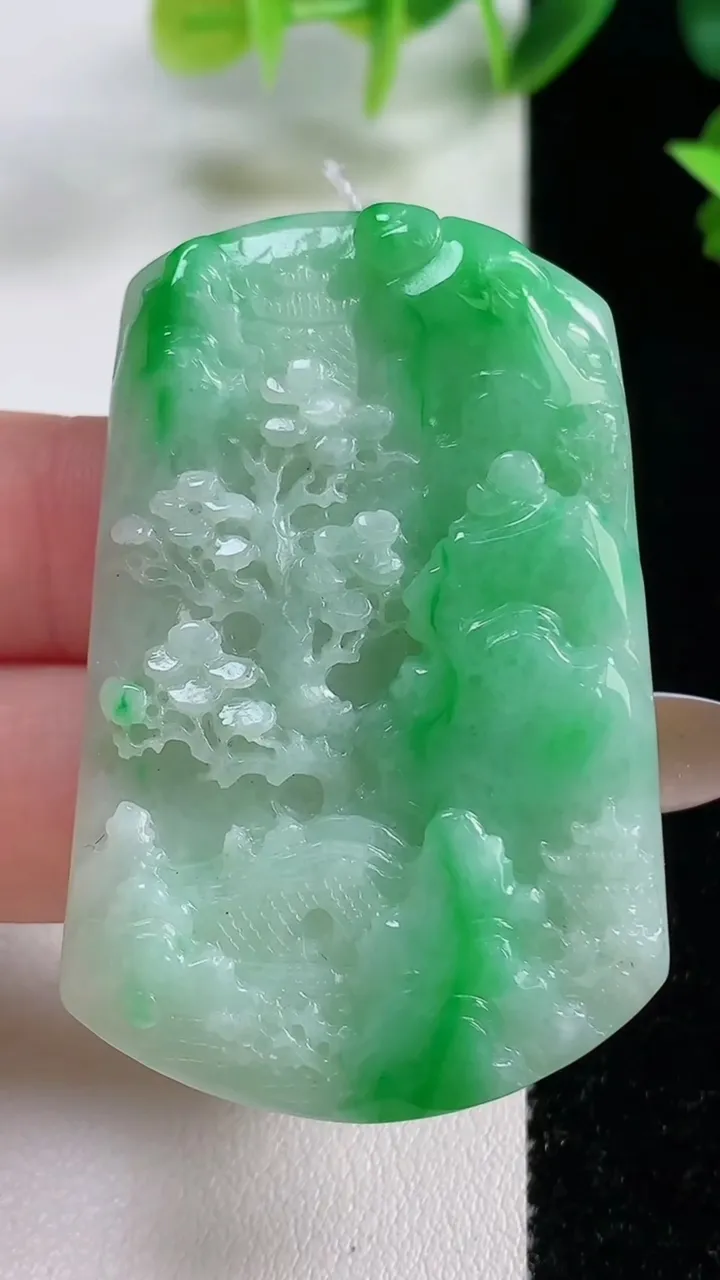 天然A货翡翠山水牌吊坠，尺寸52-33.6-5.8，重量:21.69g
11月9日