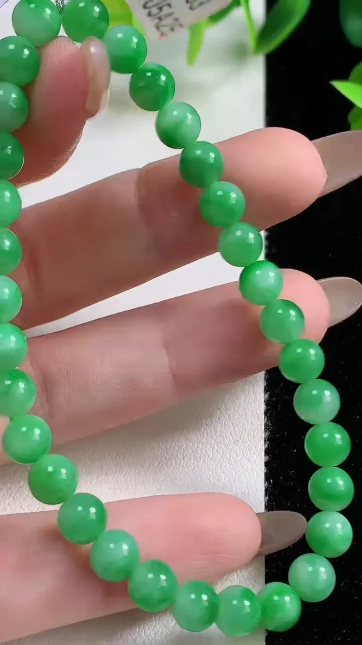 天然A货翡翠小米圆珠手串32颗，尺寸5.8，重量:11.06g11月9日
工厂直销收藏佳品,种好水足