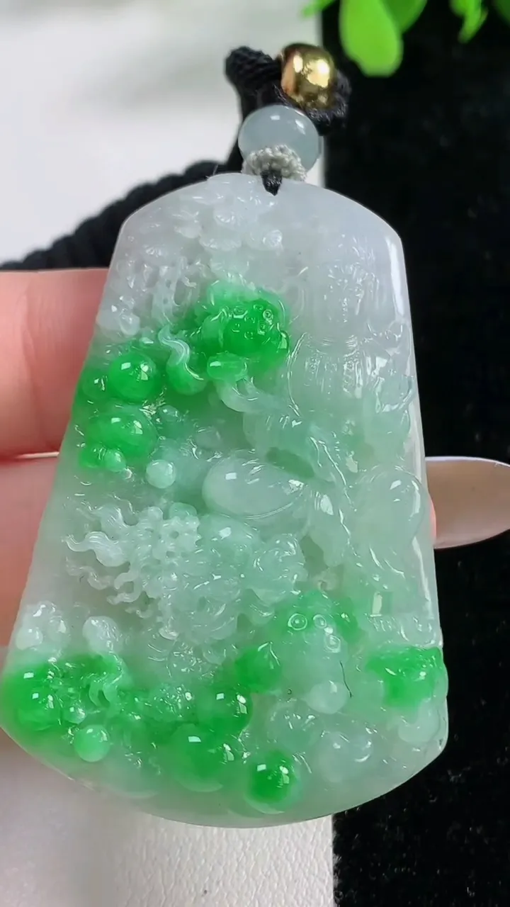 天然A货翡翠山水大势至观音菩萨吊坠，尺寸52-33-5.7，重量:22.20g
11月9日
