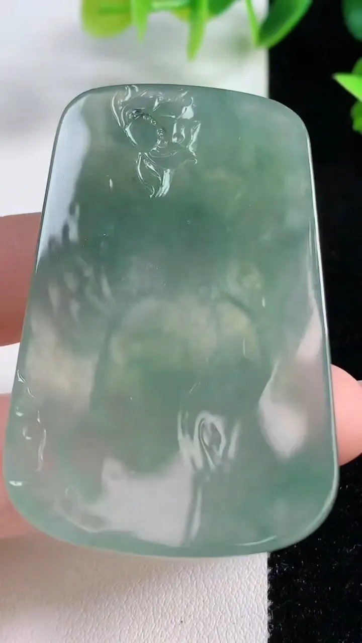 天然A货翡翠普贤菩萨吊坠，尺寸56.8-35.2-5.7，重量:30.50g
11月9日