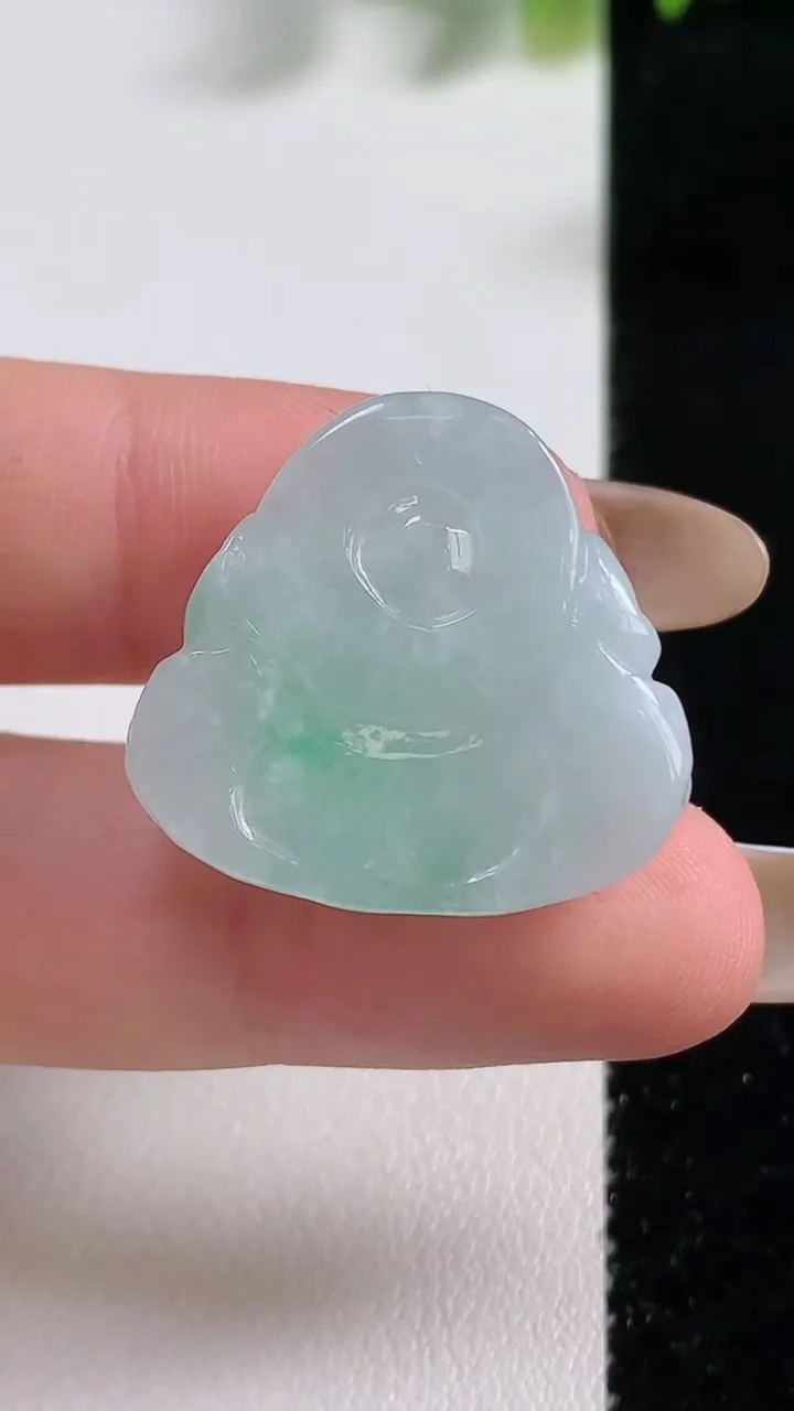 天然A货翡翠佛公吊坠，尺寸23.3-25.3-6.9，重量:7.86g
11月9日