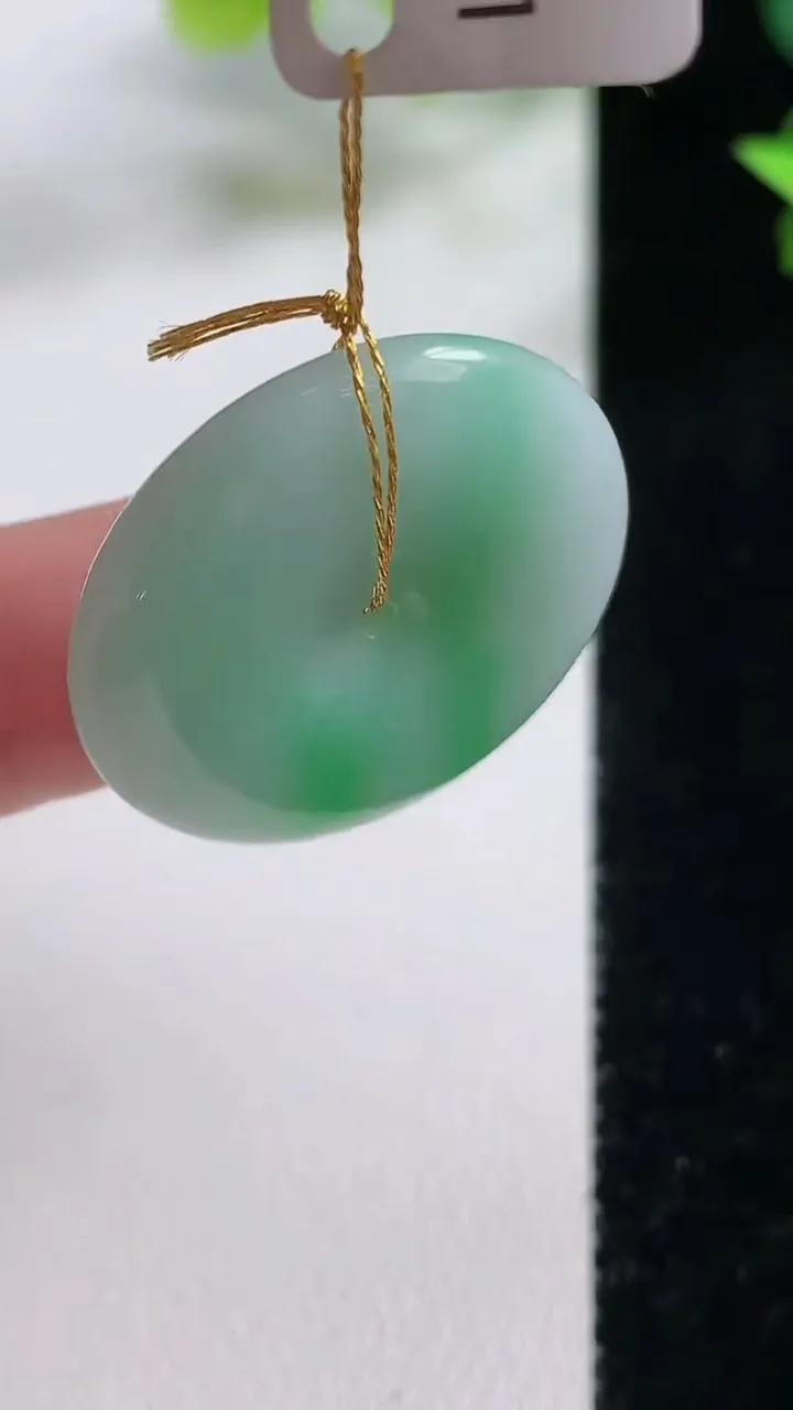 天然A货翡翠平安扣吊坠，尺寸27-5.2，重量:8.26g
11月9日