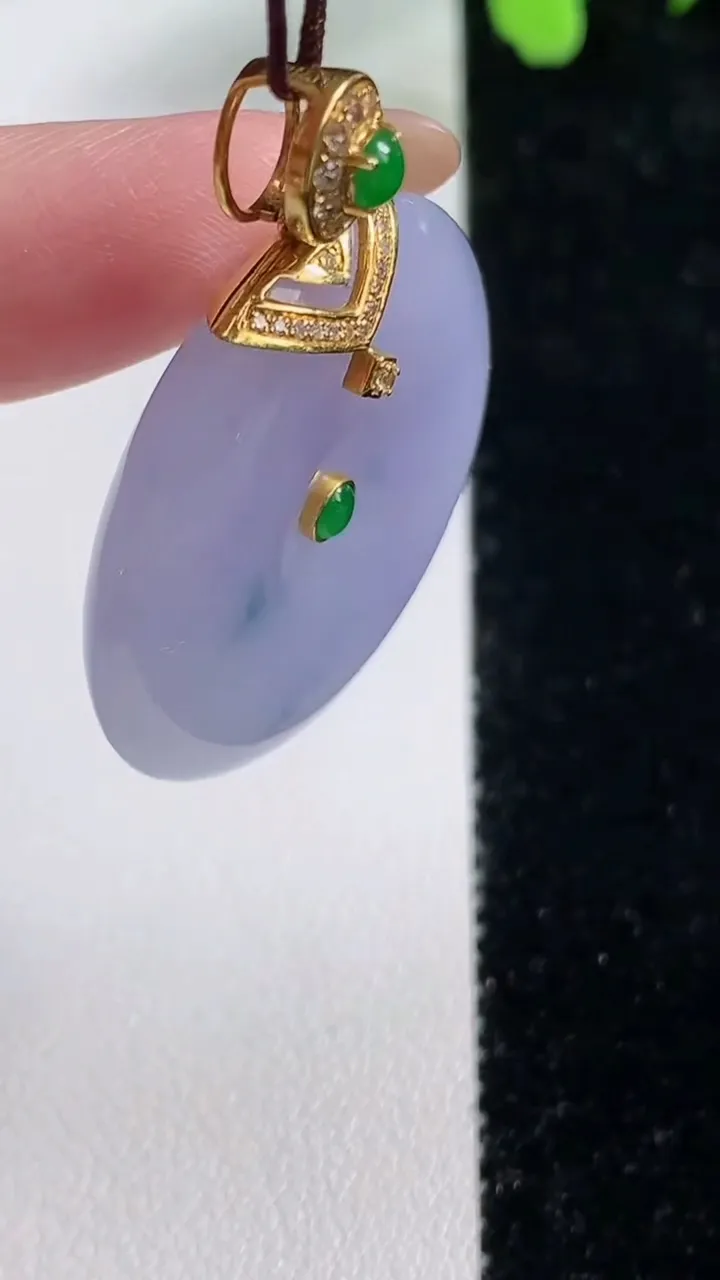 天然A货翡翠种紫罗兰 飘花平安扣吊坠，尺寸30.8-6.5，重量:14.03g
11月9日