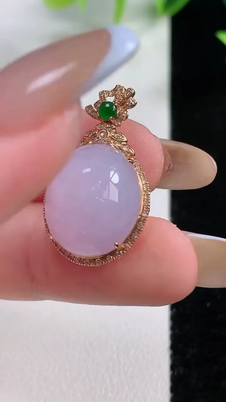 天然A货翡翠种紫罗兰蛋面吊坠，尺寸26.2-15.4-9.7裸石15.7-13.4，重量:4.38g