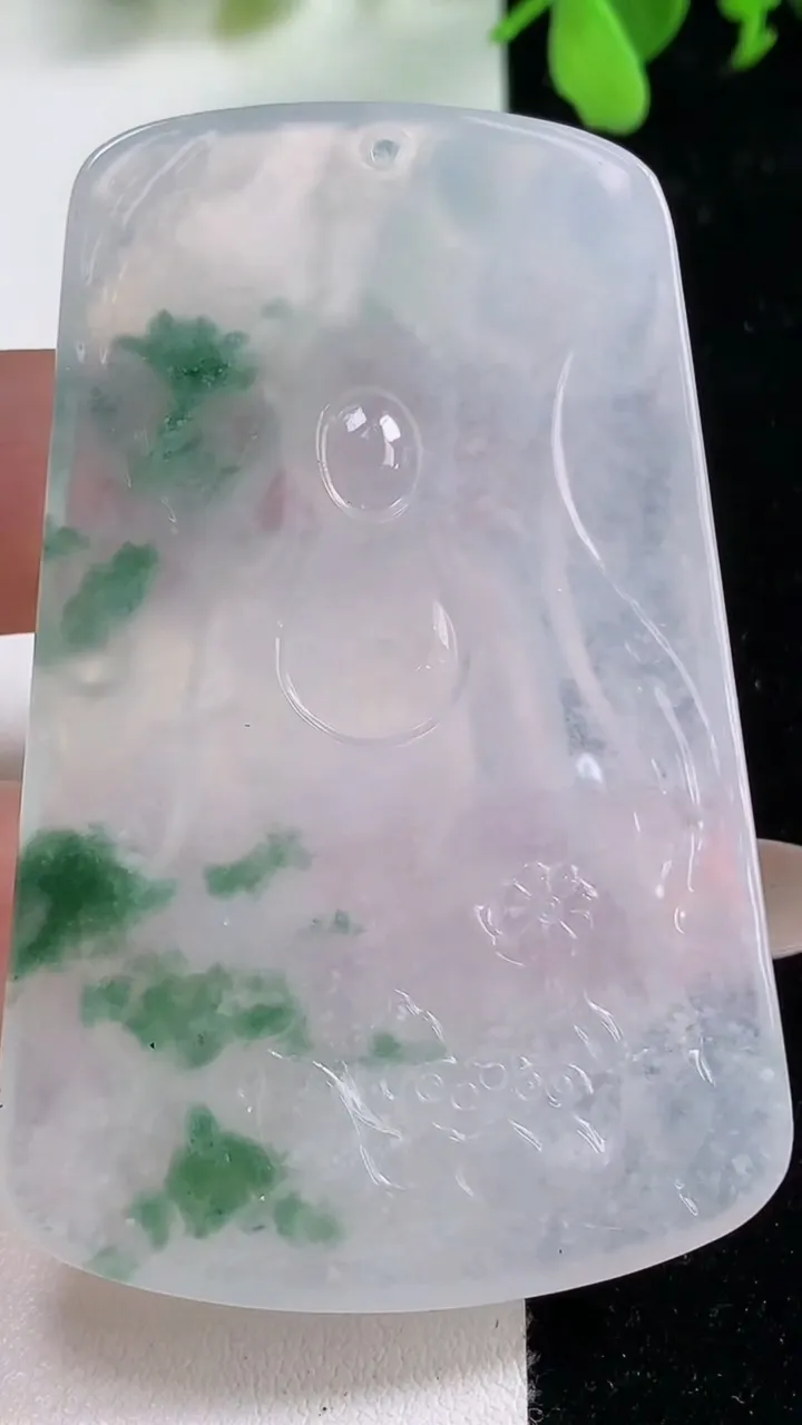 天然A货翡翠种飘花大势至观音菩萨吊坠，尺寸64-41.7-6.4，重量:37.02g
11月9日