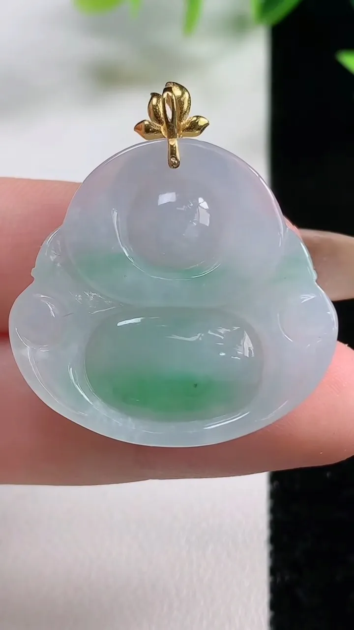 天然A货翡翠佛公吊坠，尺寸28.4-30.3-6.2，重量:8.53g
11月9日