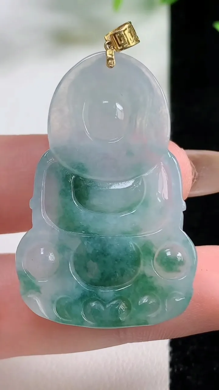 天然A货翡翠种飘花正装观音菩萨吊坠，尺寸41-26.7-5，重量:10.13g
11月9日