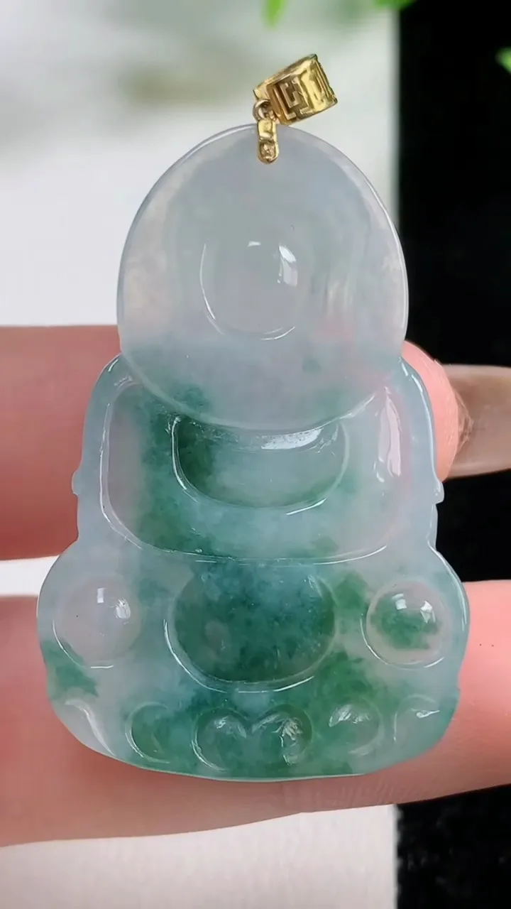 天然A货翡翠种飘花正装观音菩萨吊坠，尺寸41-26.7-5，重量:10.13g
11月9日