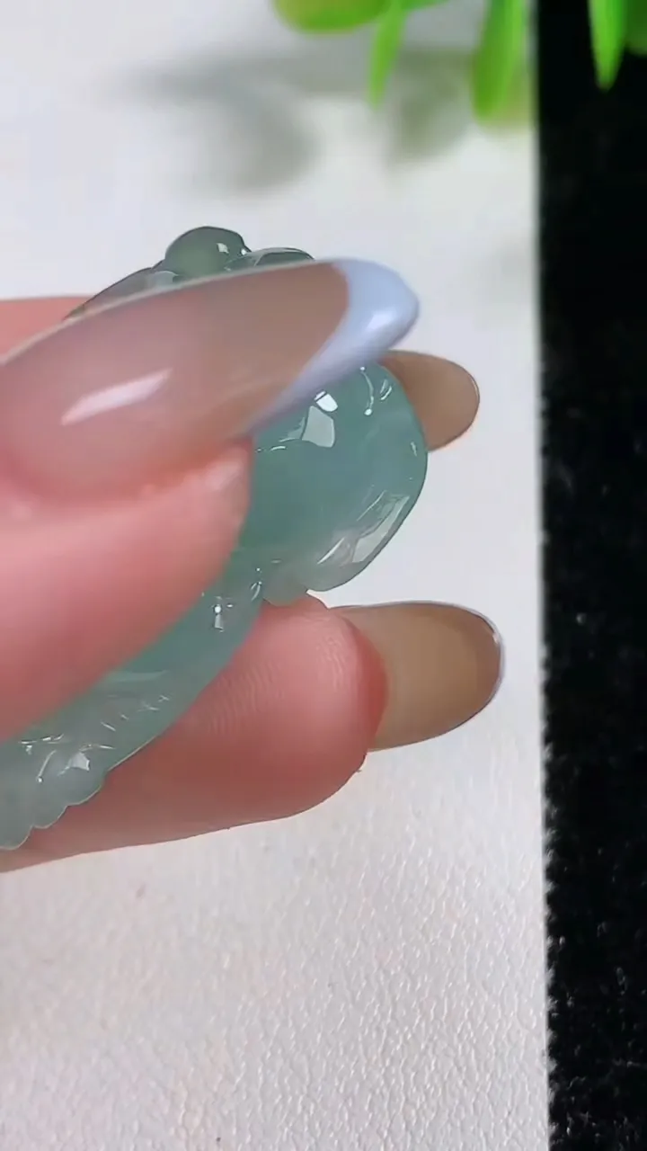 天然A货翡翠貔貅吊坠，尺寸35-20.2-15.5，重量:23.40g
11月9日