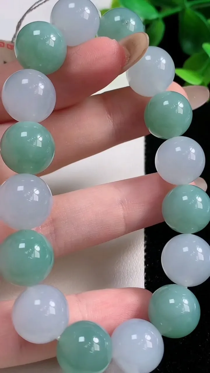 天然A货翡翠圆珠手串16颗，尺寸12.7，重量:54.98g11月9日
工厂直销收藏佳品,种好水足，