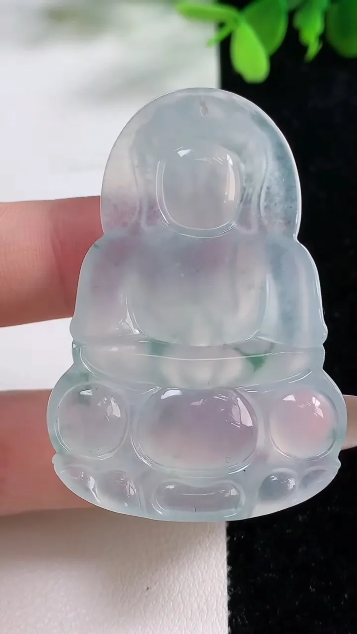 天然A货翡翠种飘花正装观音菩萨吊坠，尺寸52.8-36-6.5，重量:20.19g
11月9日