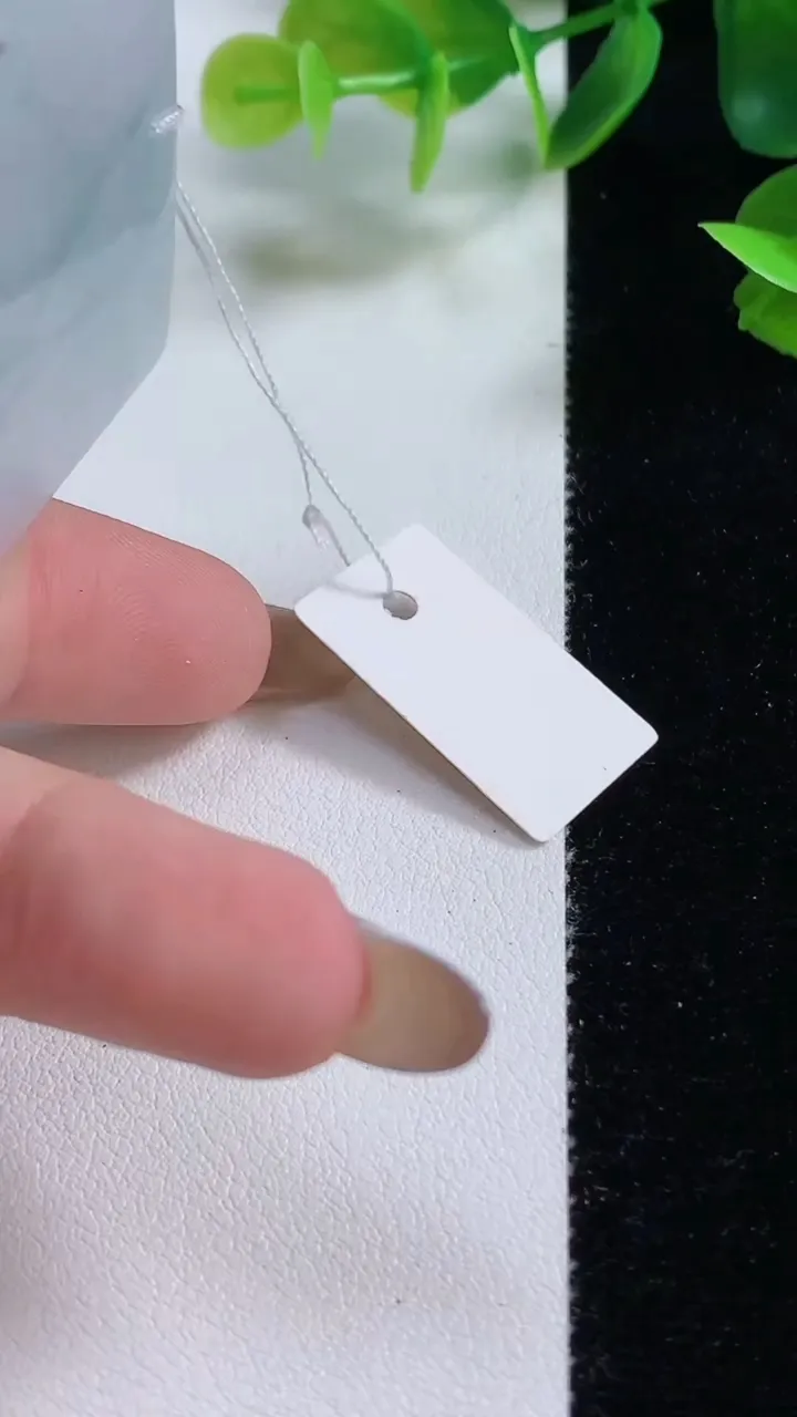 天然A货翡翠冰种飘花观音菩萨吊坠，尺寸72-51.2-5.4，重量:46.00g
11月9日