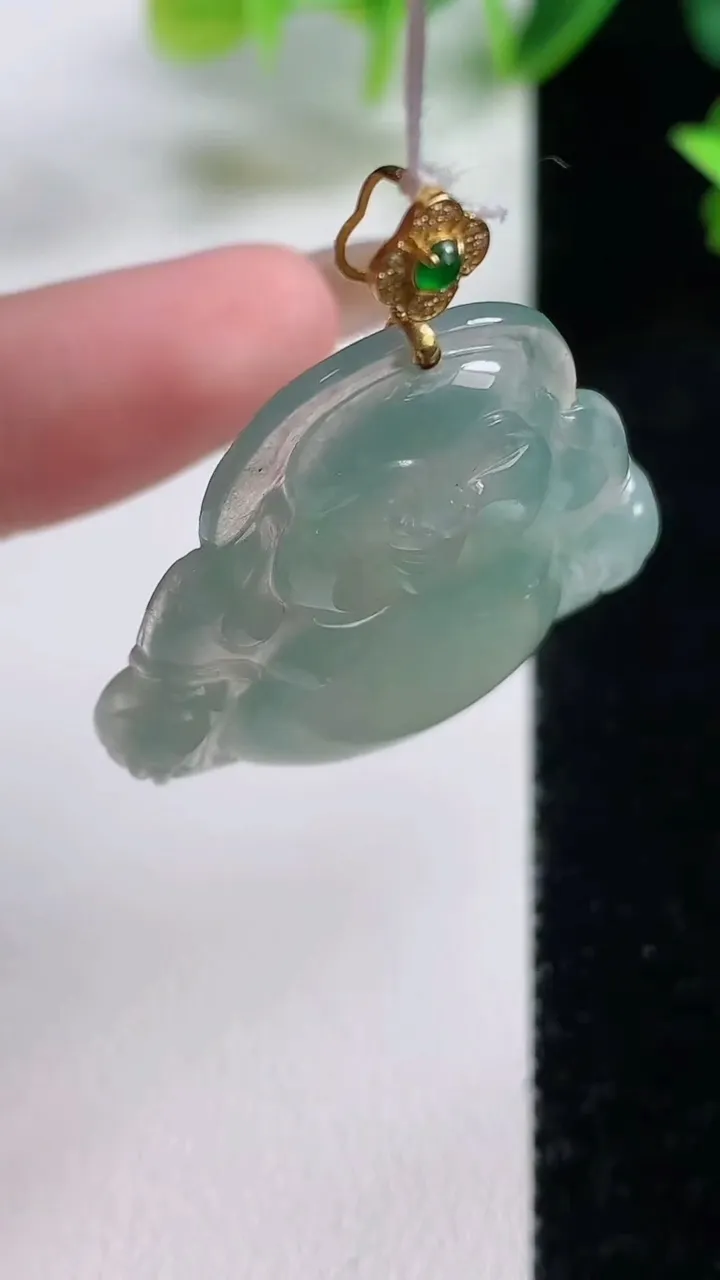 天然A货翡翠佛公吊坠，尺寸31.3-32-4.3，重量:8.40g
11月9日