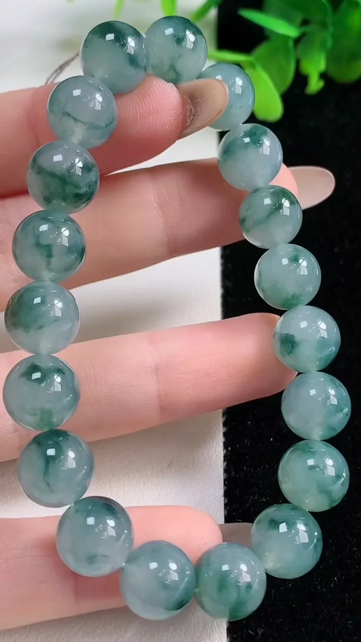 天然A货翡翠种飘花圆珠手串19颗，尺寸10，重量:32.68g11月9日
工厂直销收藏佳品,种好水足