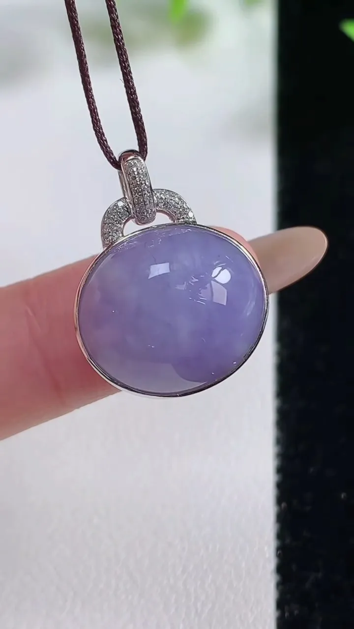 天然A货翡翠种紫罗兰蛋面吊坠，尺寸22.7-14.7-17.6-9.4，重量:5.55g
11月9日